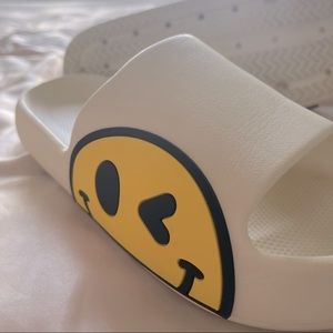 unisex smiley face slippers!